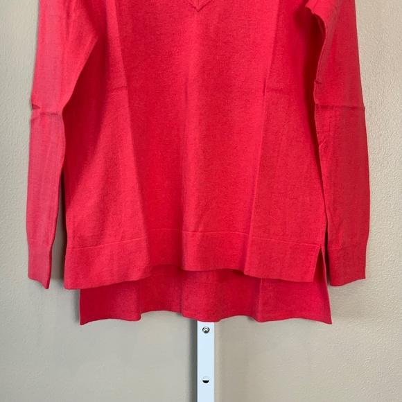 GAP Luxelight Perfect V-neck Sweater - Picture 7 of 16